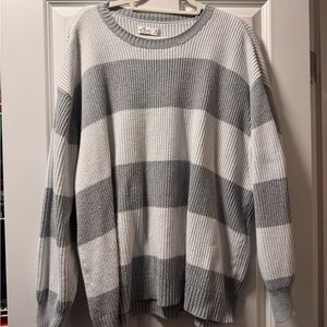 Hollister women’s Gray and White Crewneck Sweater
